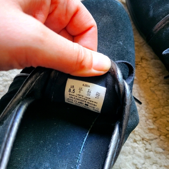 Vans - Picture 2 of 4